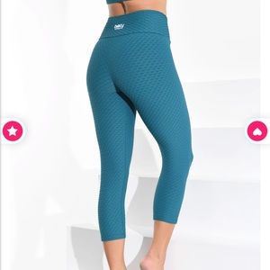 booty by brabants cropped crocos